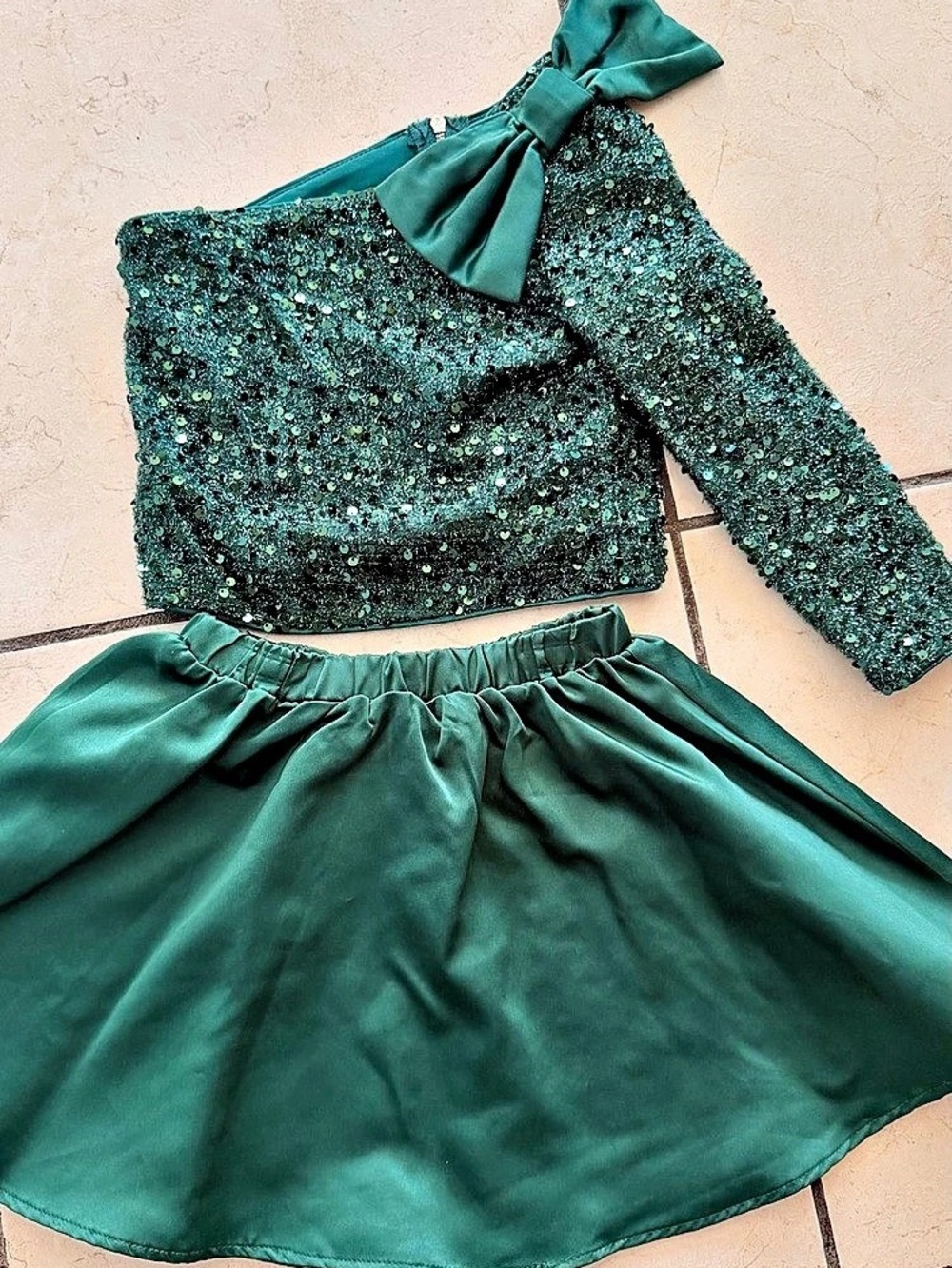 Girl Sequin Bow Matching Set in Green size 5y